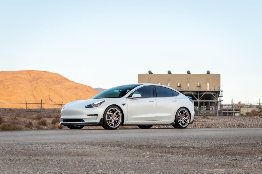  Tesla Model 3 VOLTA by Vorsteiner 2019 года  (фото 15 из 40)